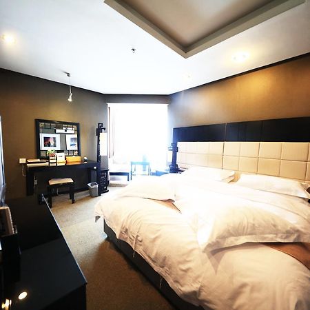 Xinjiang Yema International Clubhouse Hotel Urumqi Eksteriør billede